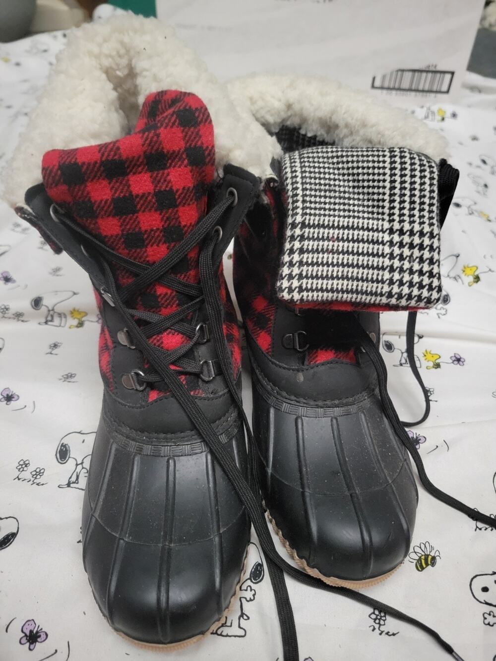 Maurices Womens Jenna Duck Boots Red Plaid Faux Fur Lining Lace Up Round Toe 9.5